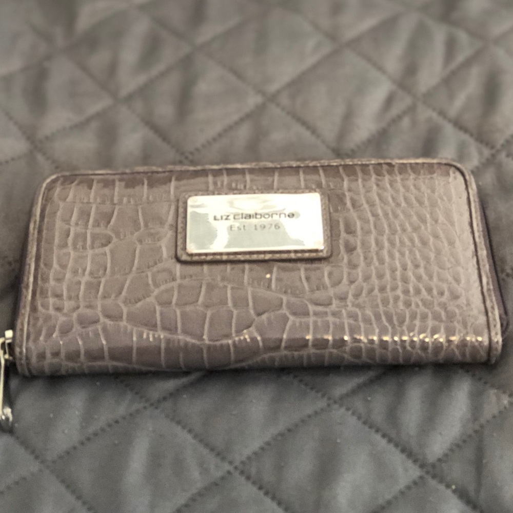 Ladies Liz Claiborne Zippered Wallet